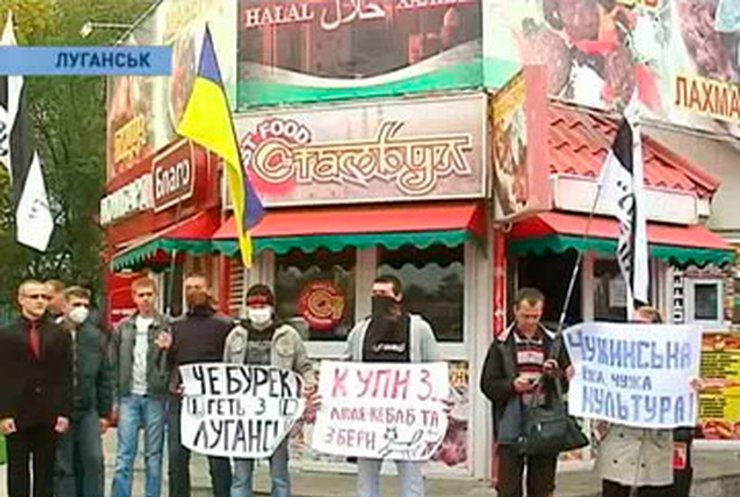 Жители Луганска провели пикет против шаурмы