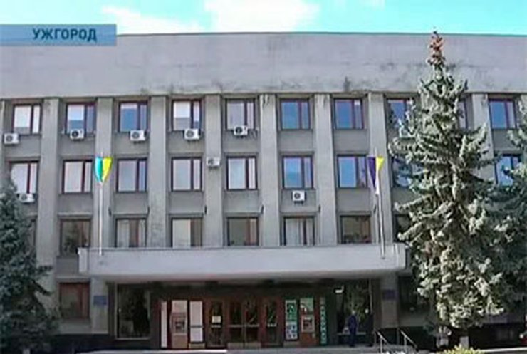 В учреждениях Ужгорода время работы сместили на час вперед ‎