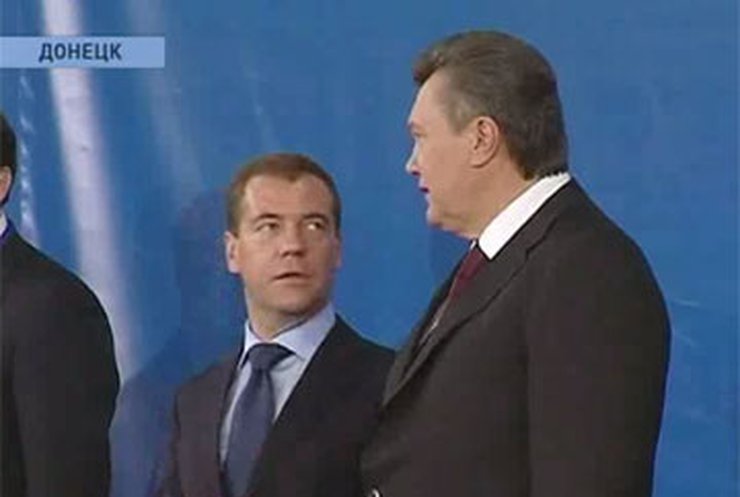 Янукович встретился с Медведевым в Донецке