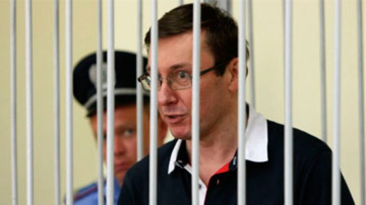 Больной Луценко разжалобил судью лишь на 2-дневный перерыв