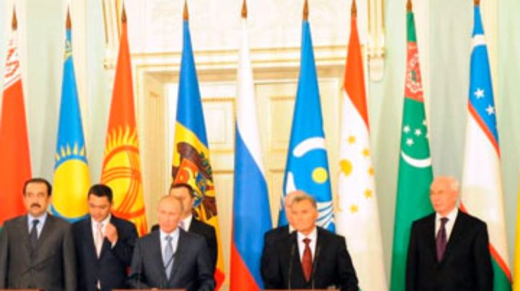 Путин похвалил Азарова за шаг навстречу Таможенному союзу