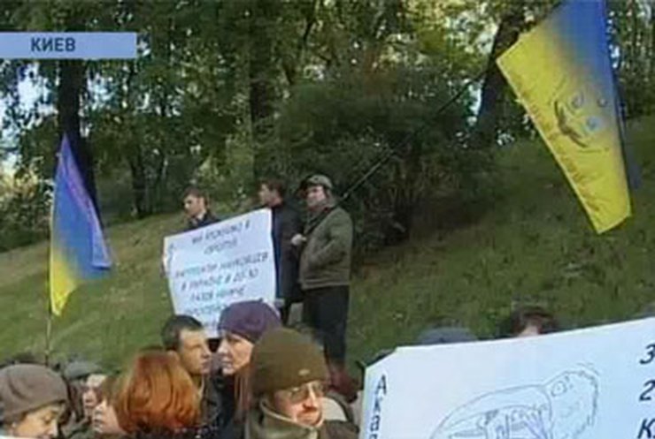 Украинские ученые провели митинг под Кабмином