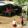 Жители Бангкока бегут из подтопленного города