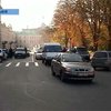 Львовские таксисты устроили забастовку