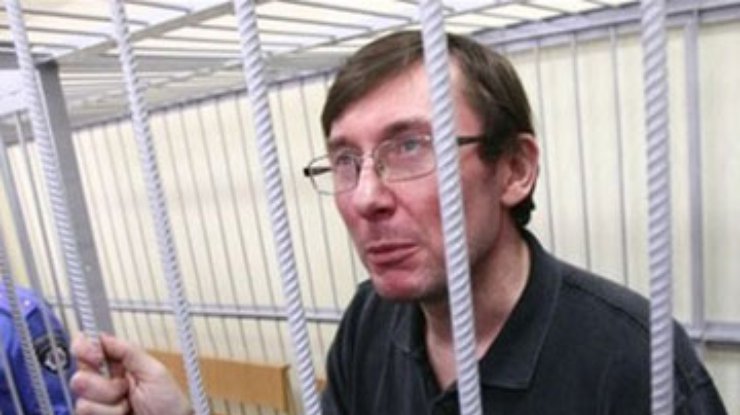 Луценко хочет вызвать в суд "95 квартал"