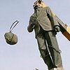 На аукционе не смогли продать бронзовую ягодицу Хусейна