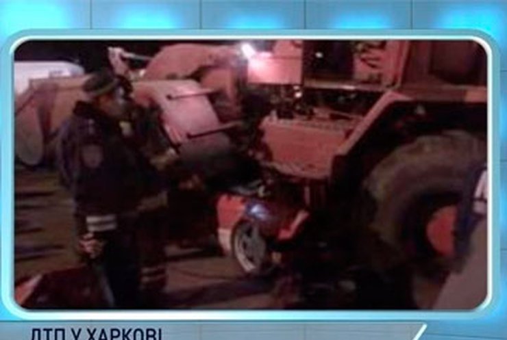 В Харькове бульдозер подмял под себя автомобиль