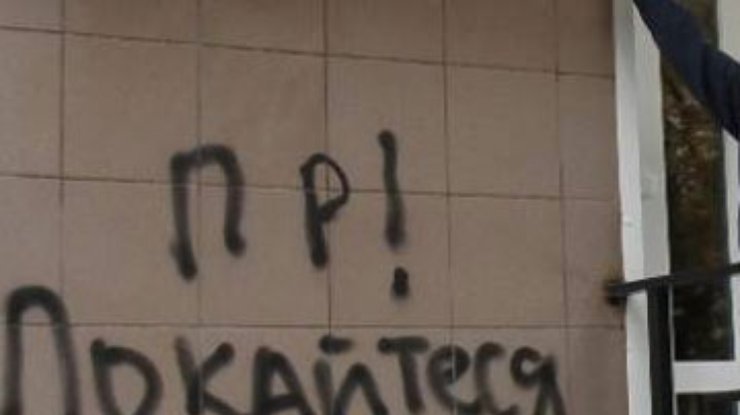 Люди побили бутылки, чтобы спасти сельсовет от "регионала"