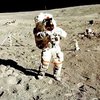 Суд заставил астронавта вернуть побывавшую на Луне видеокамеру
