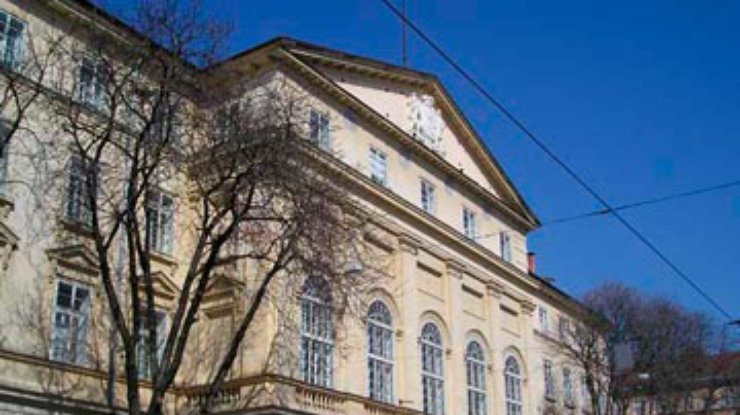 Львовский чиновник 9 лет работал в горсовете с фальшивым дипломом?