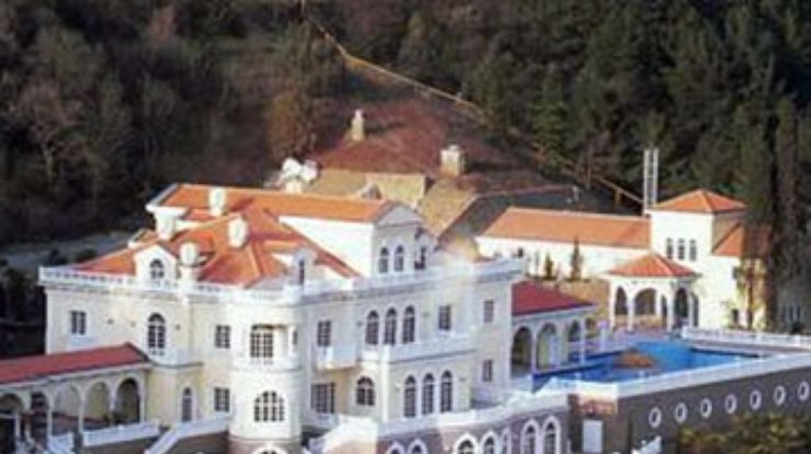 Возле резиденции Януковича появится мужской монастырь