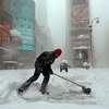 Число жертв снегопада в США приближается к 30
