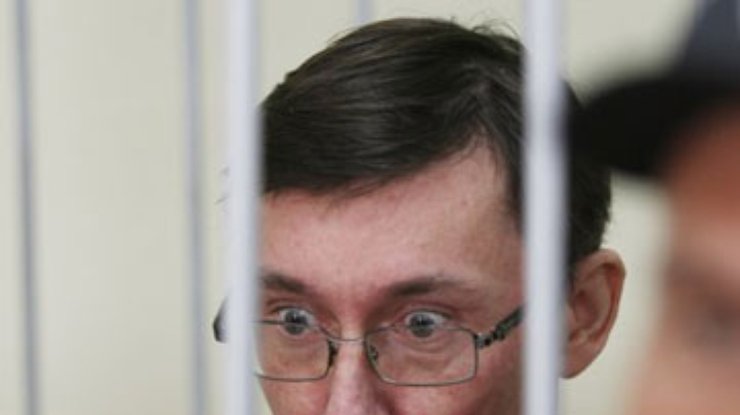 Суд перенес рассмотрение дела Луценко на 4 ноября