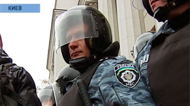 "Беркут" возле Рады бил журналистов ногами и ломал камеры