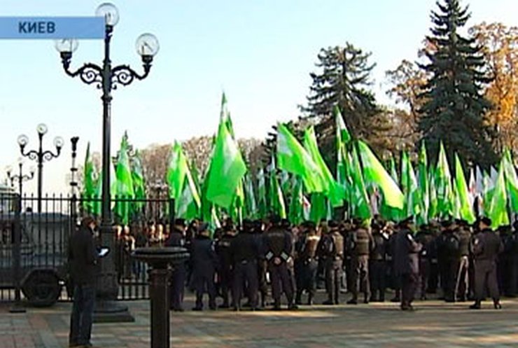 Под Верховной Радой сегодня снова прошел митинг
