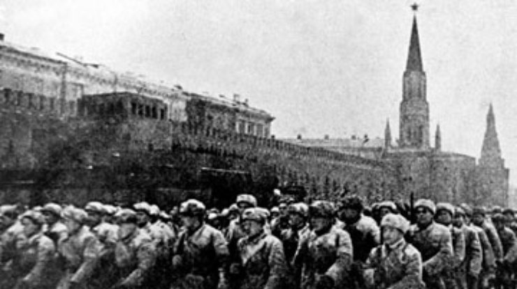Годовщину парада Красной армии в Москве хотят отметить шествием детей