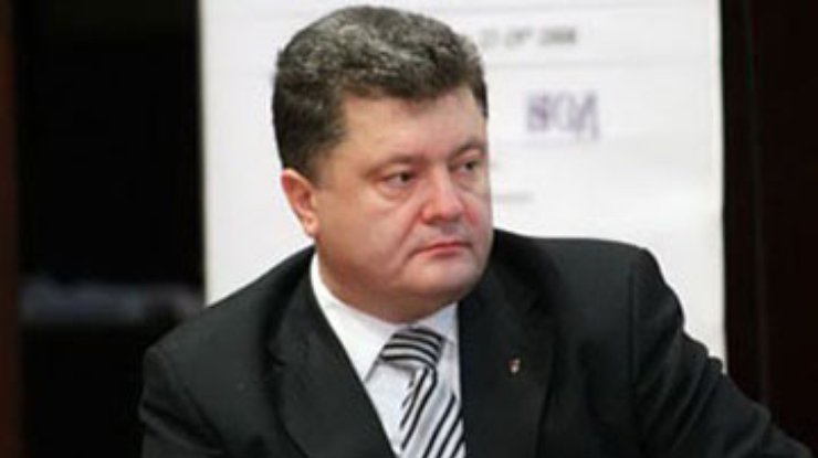 Порошенко: Украинскую экономику пытаются оживить варварскими методами
