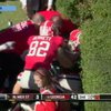 Игрок в американский футбол героически прыгнул в кустарник
