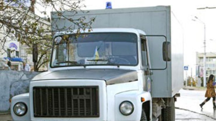 На Харьковщине подозреваемый в разбое сбежал из милицейского автозака
