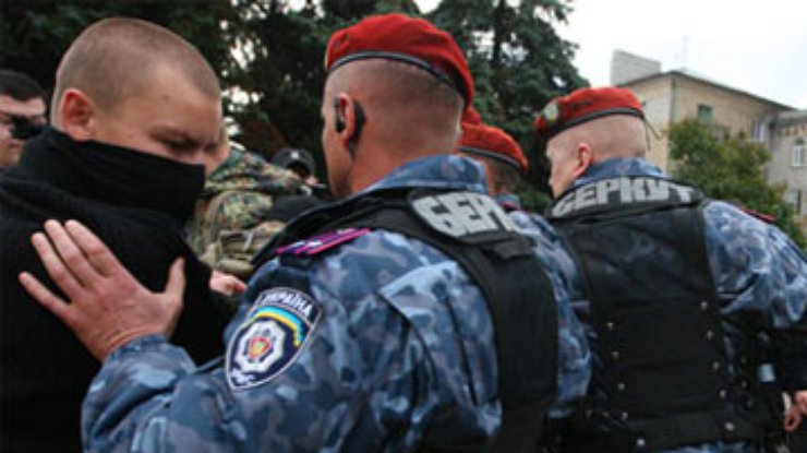 "Бютовцы" утверждают, что травматологи в Крыму учат милицию бить людей