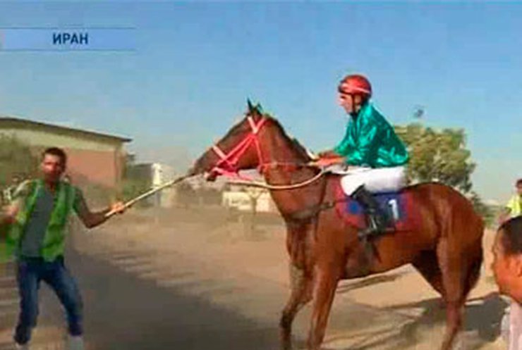 В Иране строптивый конь пришел первым на местном дерби