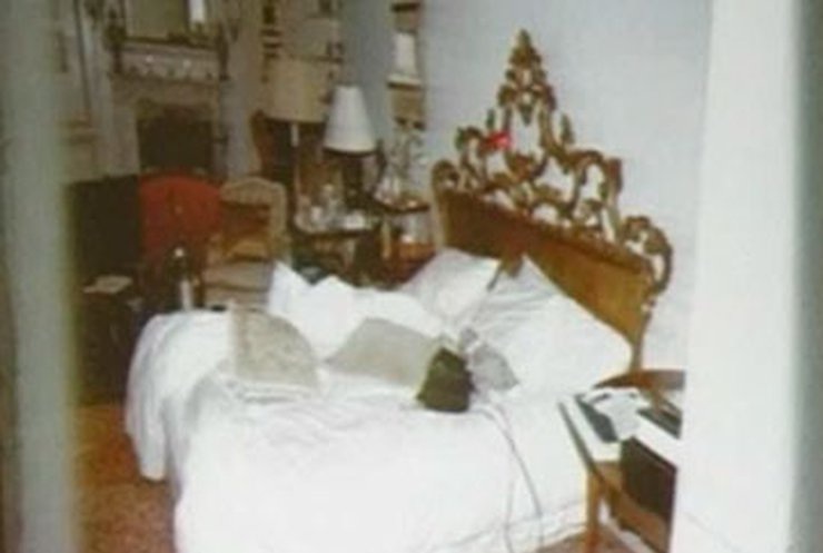 В Беверли Хилз продадут кровать, на которой умер Майкл Джексон