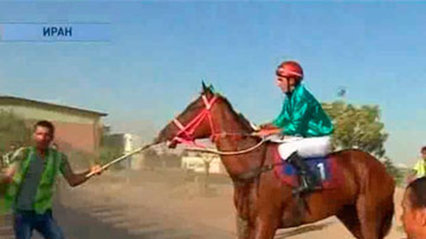 В Иране строптивый конь пришел первым на местном дерби
