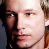 Террористу Брейвику разрешили присутствовать на суде