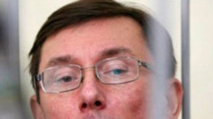 Суд над Луценко задержали из-за ремонта