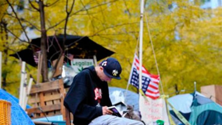 В США полиция разгоняет палаточные городки протестующих