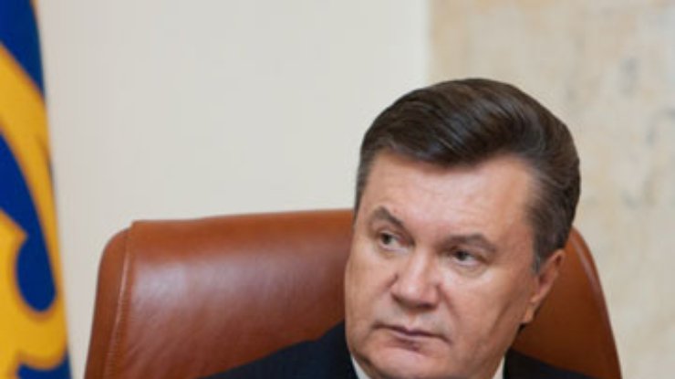 Янукович вернулся из аэропорта на Банковую ждать лучшей погоды