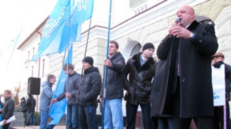 Предприниматели забросали сторонников ПР яйцами в Хмельницком (обновлено)