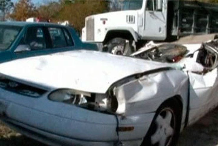 В США девочка провела два дня в разбитом автомобиле