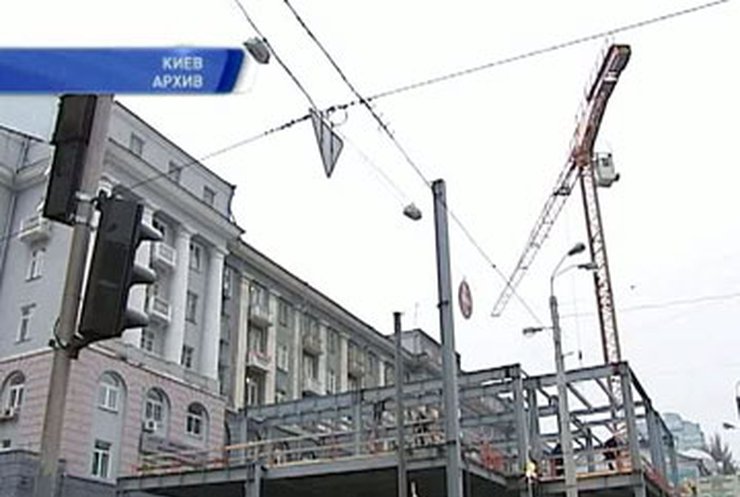 Скандальный новострой возле станции метро "Театральная" перешел в собственность города