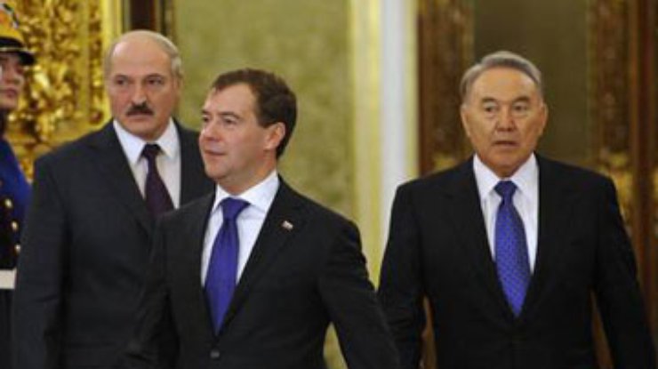Медведев, Лукашенко и Назарбаев подписали пакет документов о ЕЭП
