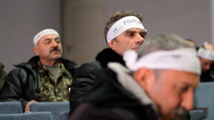 В Донецке голодающие чернобыльцы выступают за отставку Януковича