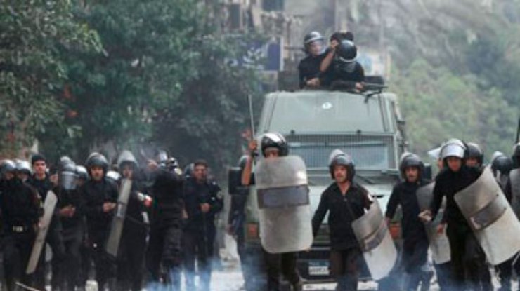В столице Египта протестующих снова гонят газом и резиновыми пулями