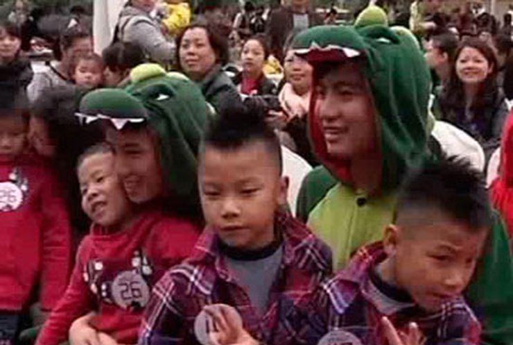 В Китае прошел фестиваль двойняшек