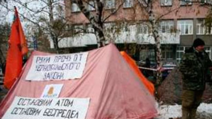 В Донецке суд запретил пикет голодающих чернобыльцев