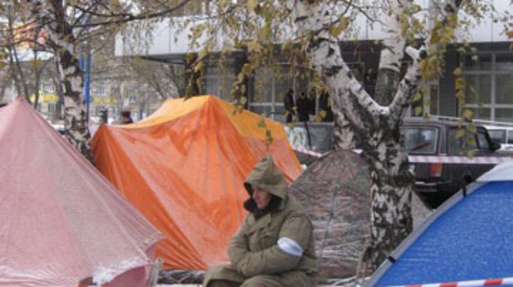 Голодающие чернобыльцы в Донецке собираются стоять до конца