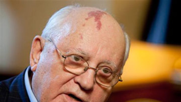 Горбачев не одобряет выдвижение Путина на третий срок