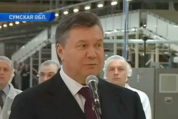 Янукович побывал в гостях у кадетов и театралов