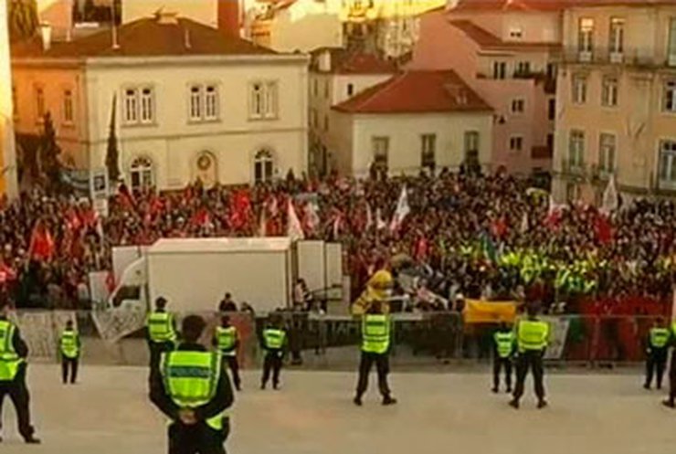 Треть населения Португалии вышла на улицы с протестами