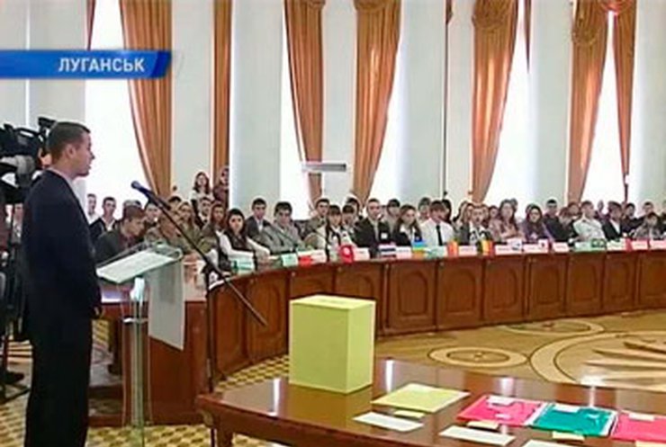 В Луганске прошло школьное заседание Генасамблеи ООН
