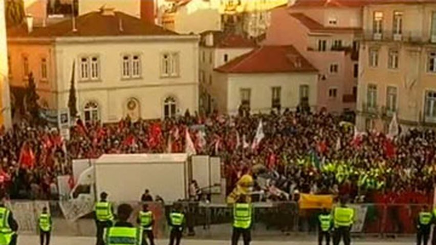 Треть населения Португалии вышла на улицы с протестами