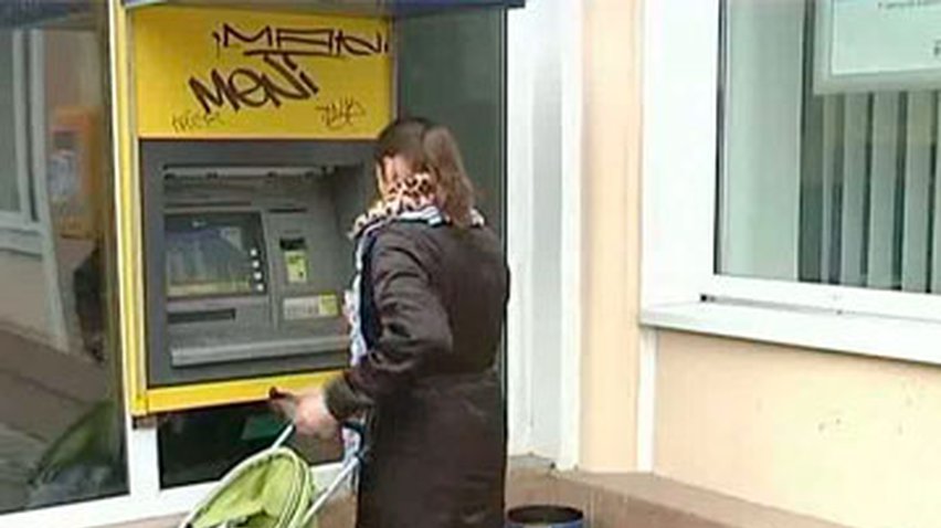 В Украине задерживают выплаты молодым мамам