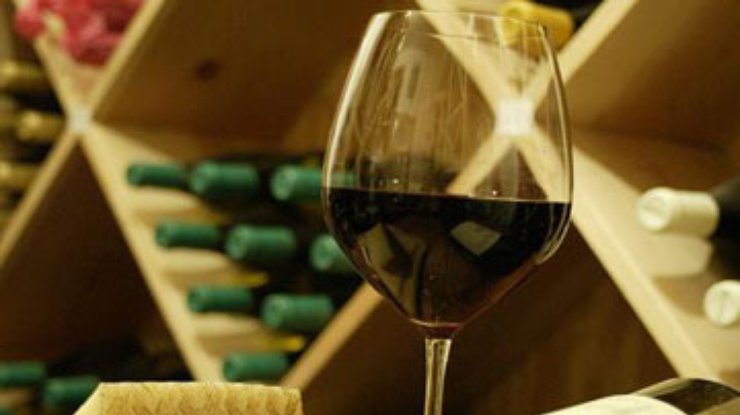 Коллекция вин Алена Делона продана за 250 тысяч евро