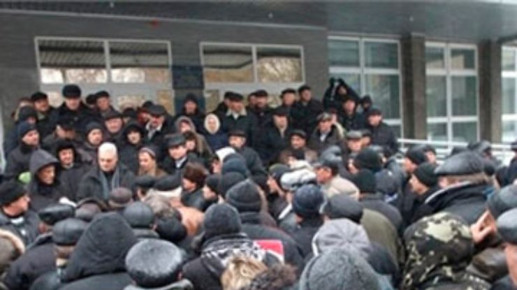 В Донецкую обладминистрацию заблокировали вход