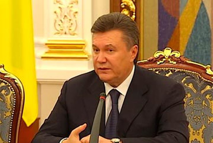 Янукович приказал изучить обстоятельства смерти митингующего в Донецке