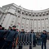 Под Кабмин пригнали автобусы с милиционерами